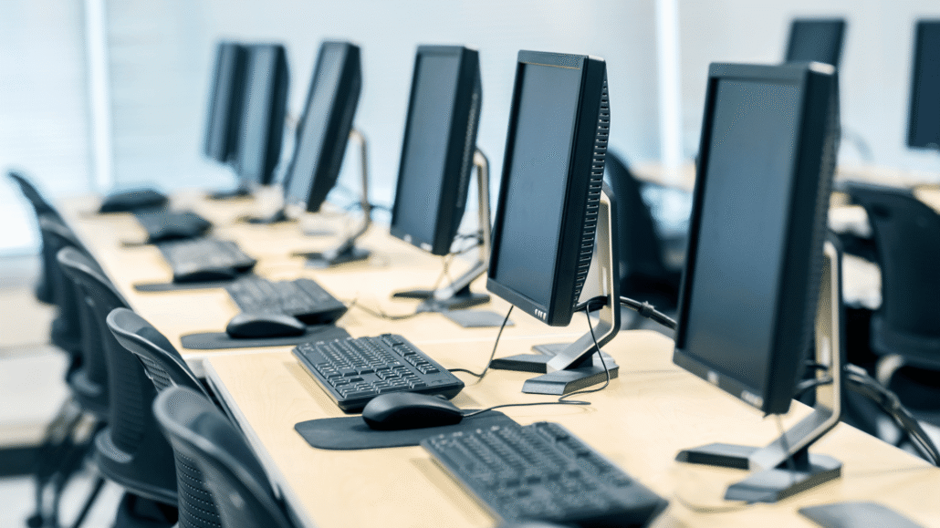 réemploi et don de matériel informatique Stock